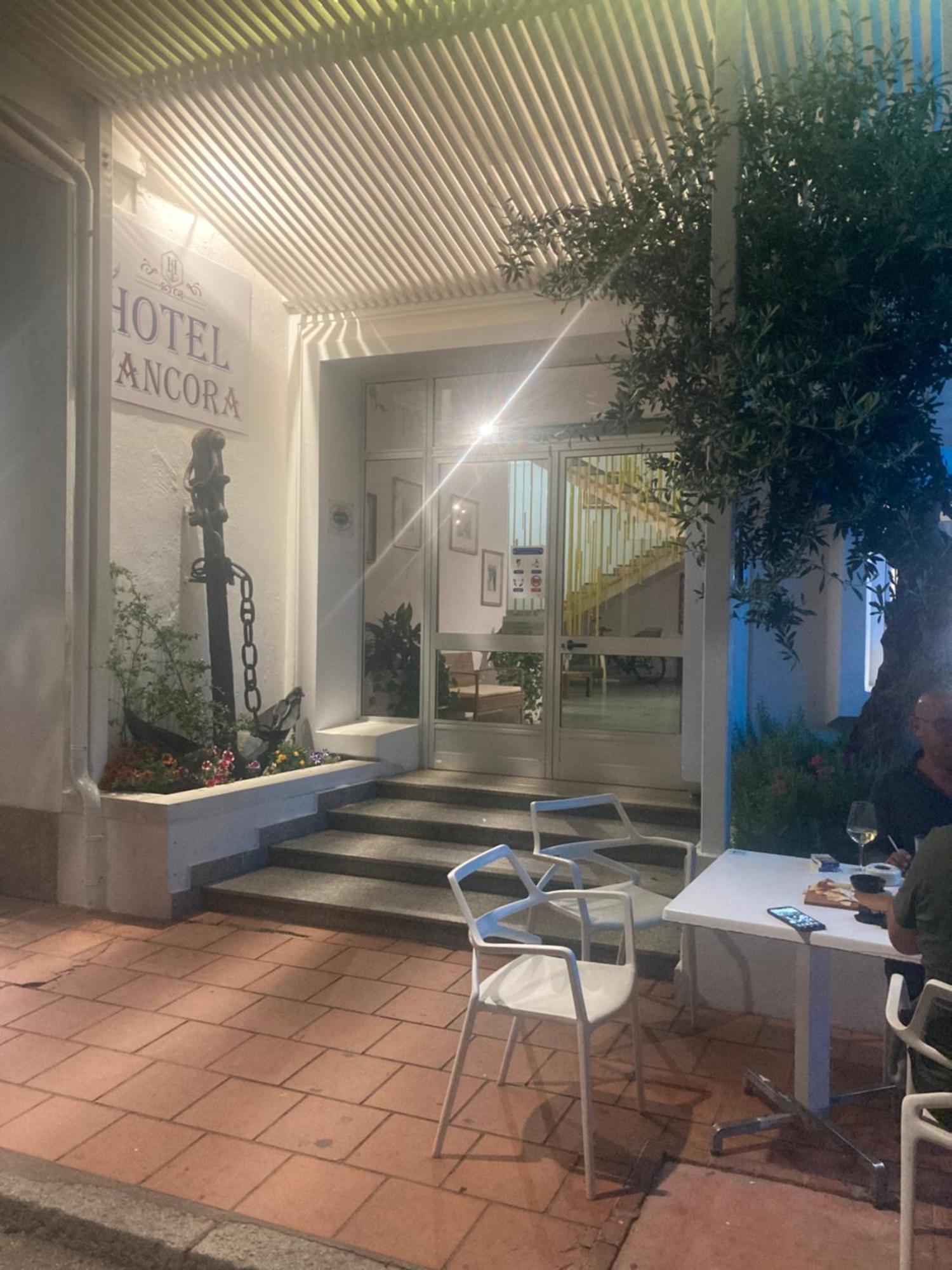 Hotel L'Ancora La Caletta Buitenkant foto